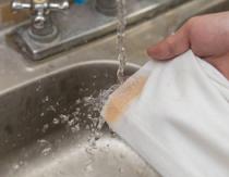 Как убрать пятно от помидора с одежды, ковра или мягкой мебели